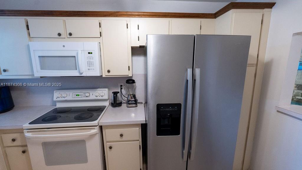 APPLEGREEN CONDO APTS 1 - Residential