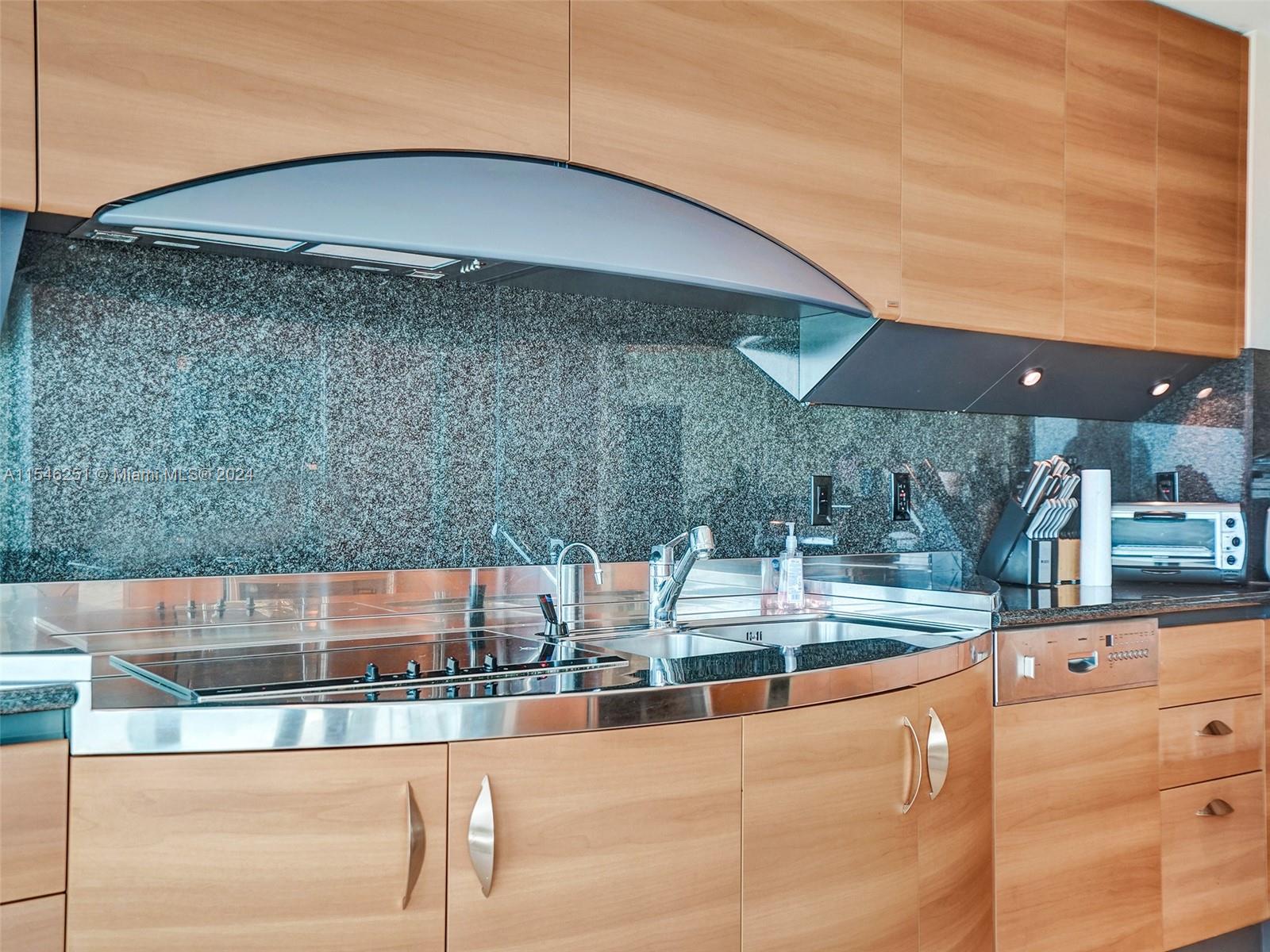 TOWERS OF PORTO VITA-SOUT - Residential Lease