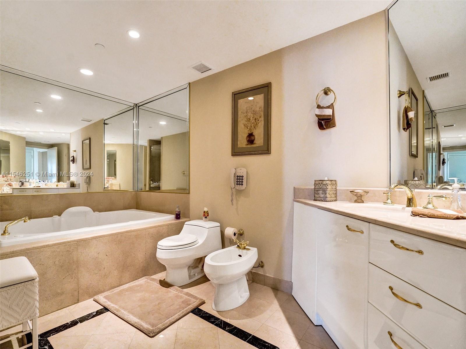 TOWERS OF PORTO VITA-SOUT - Residential Lease