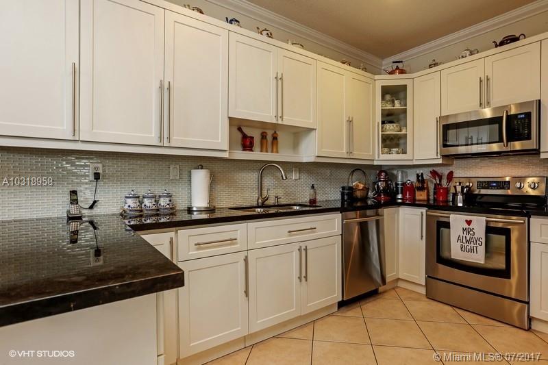 POD 1 AT MONARCH LAKES - Residential