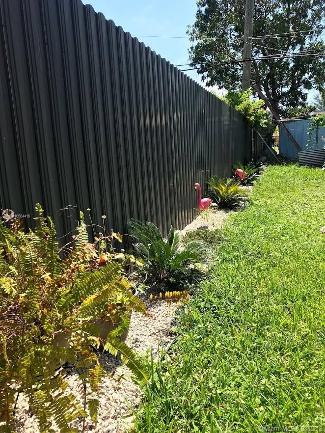 HIALEAH ESTATES - Residential