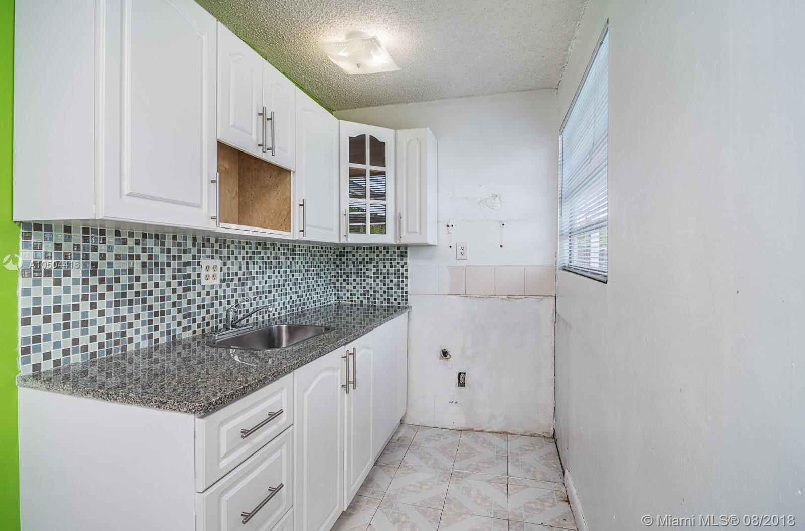 HIALEAH ESTATES - Residential