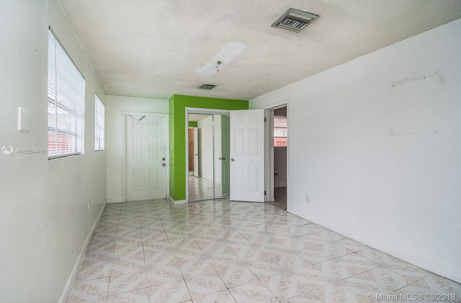 HIALEAH ESTATES - Residential