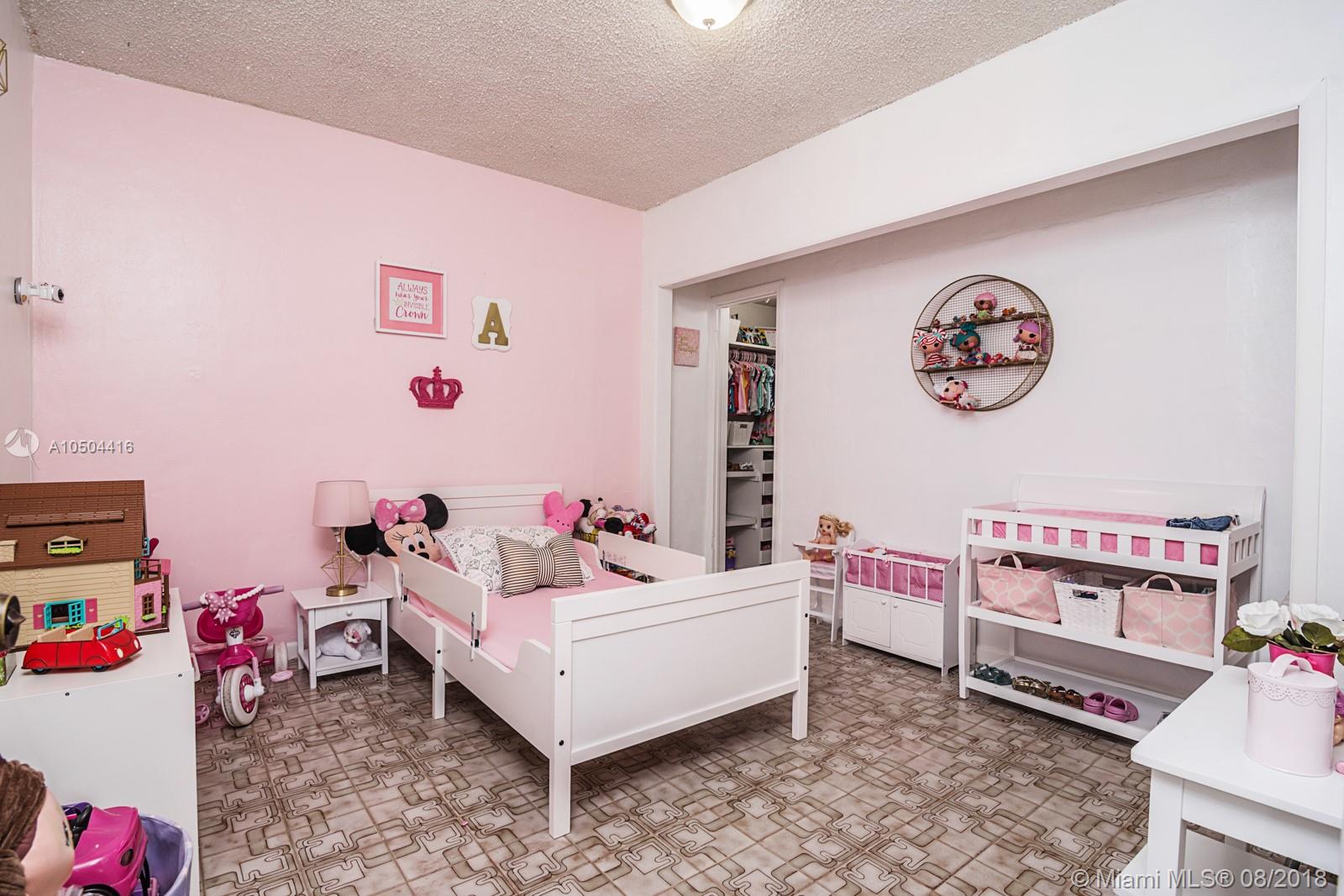 HIALEAH ESTATES - Residential