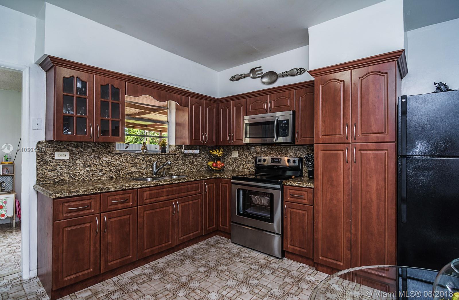 HIALEAH ESTATES - Residential