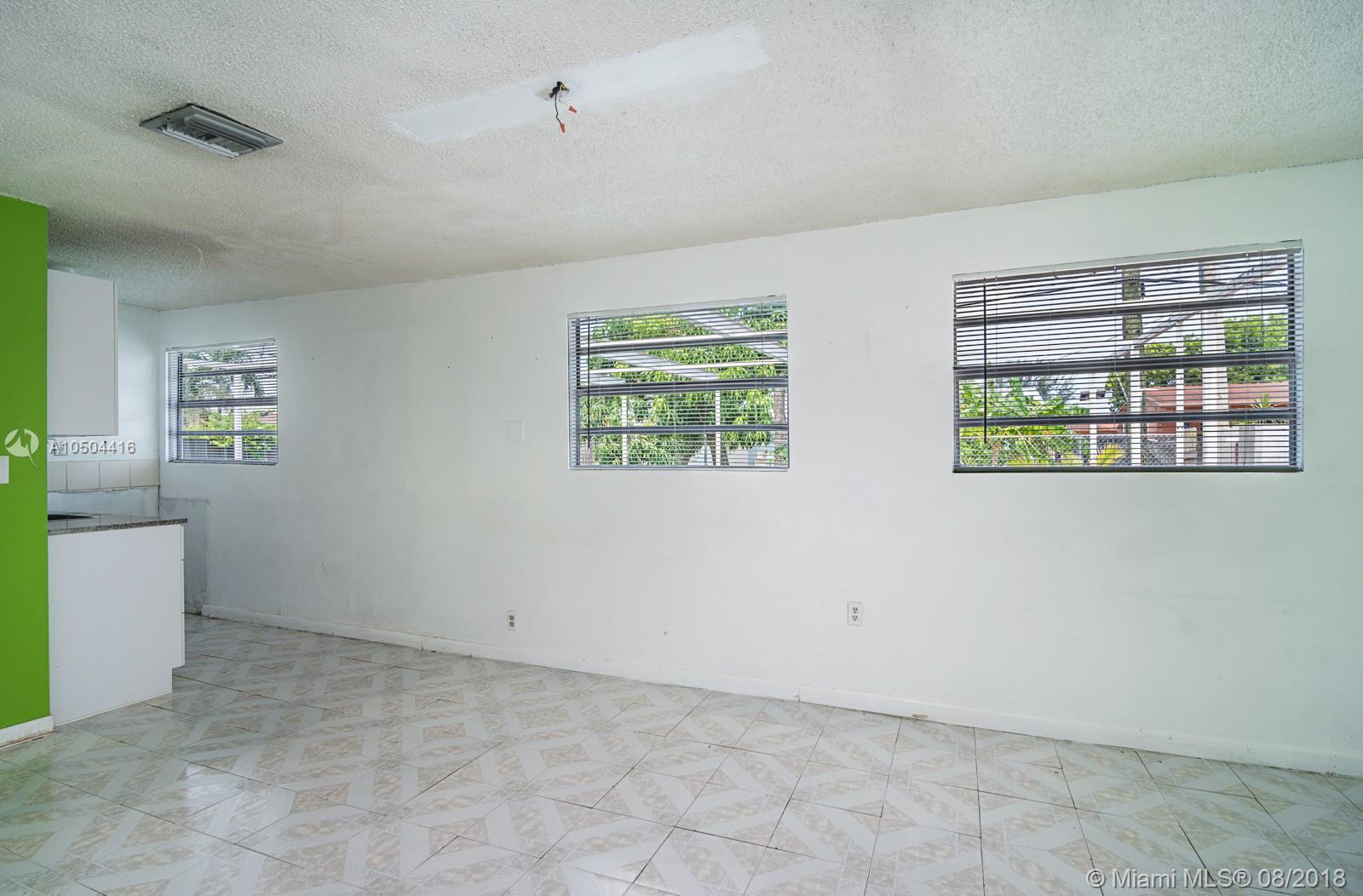 HIALEAH ESTATES - Residential