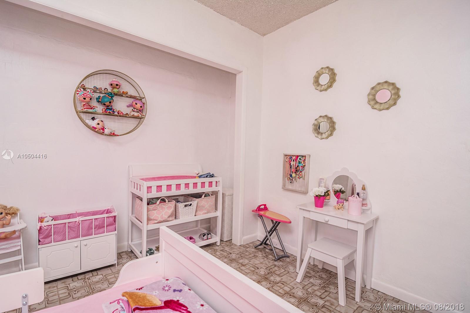 HIALEAH ESTATES - Residential