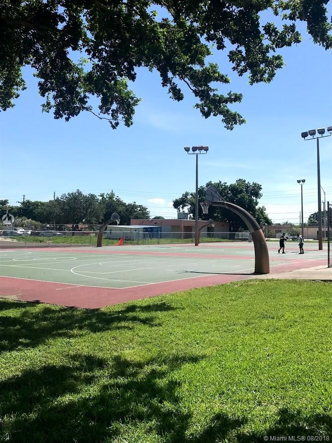 HIALEAH ESTATES - Residential