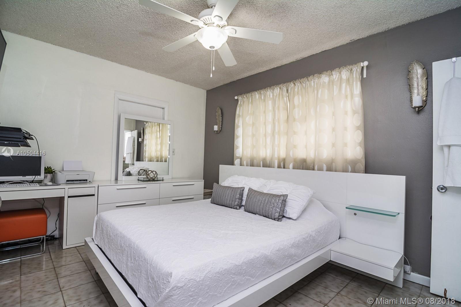 HIALEAH ESTATES - Residential