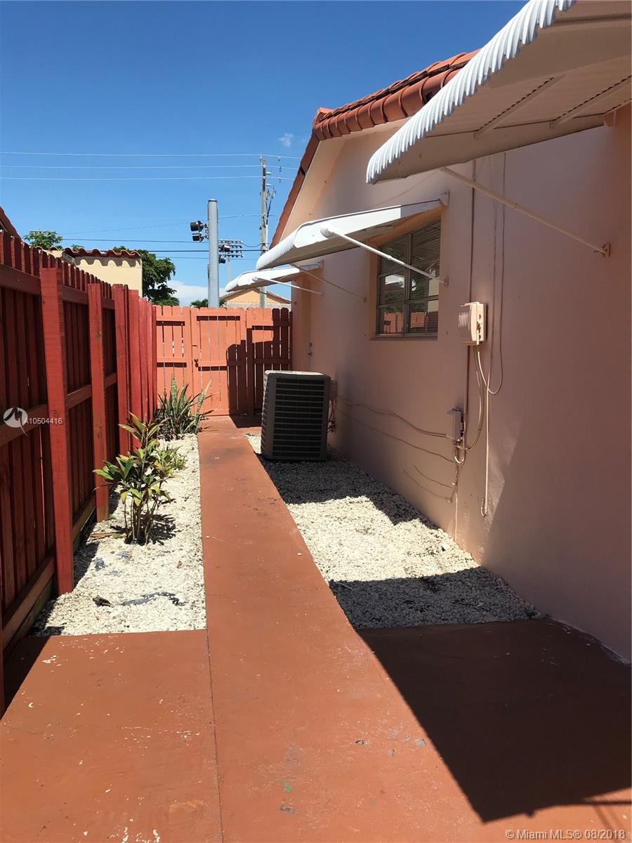 HIALEAH ESTATES - Residential