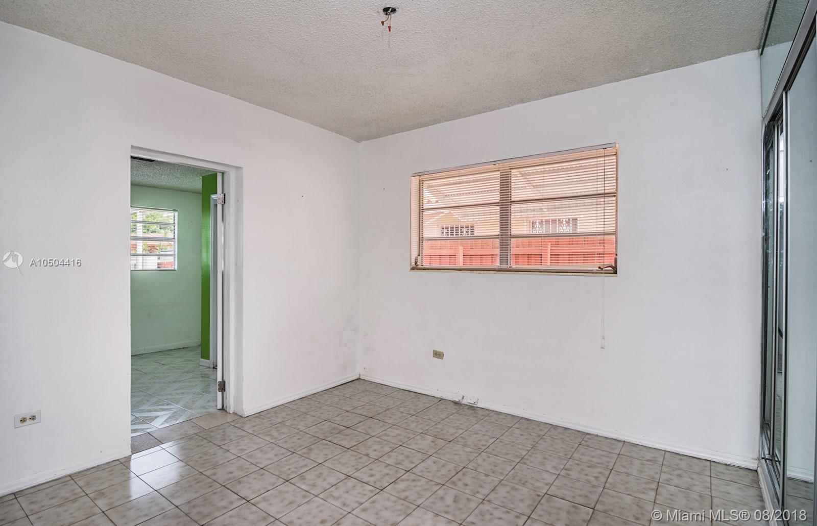 HIALEAH ESTATES - Residential