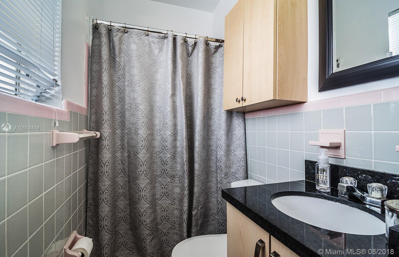 HIALEAH ESTATES - Residential