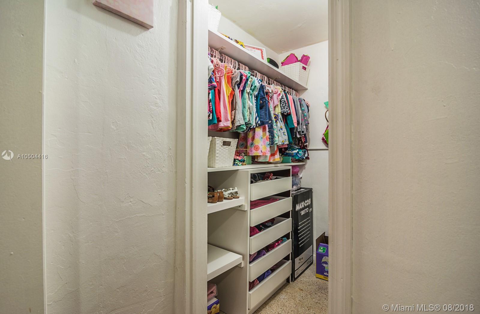 HIALEAH ESTATES - Residential