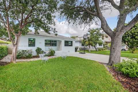 1027 S Palmway Lake Worth FL 33460