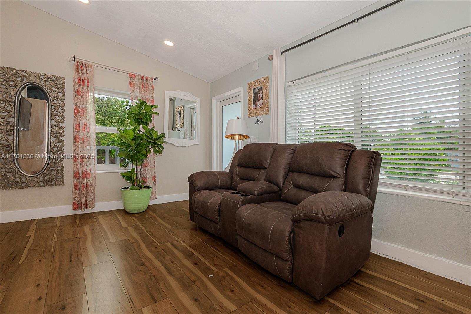 FLAMINGO ESTATES - Residential