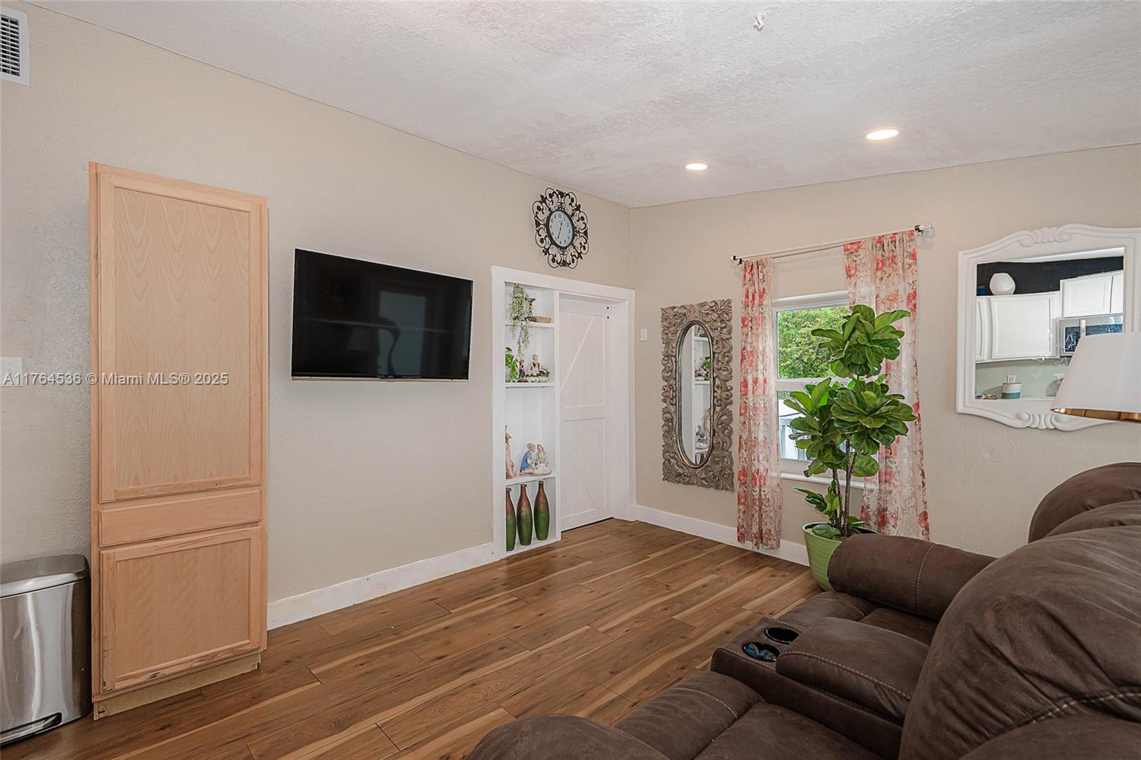 FLAMINGO ESTATES - Residential
