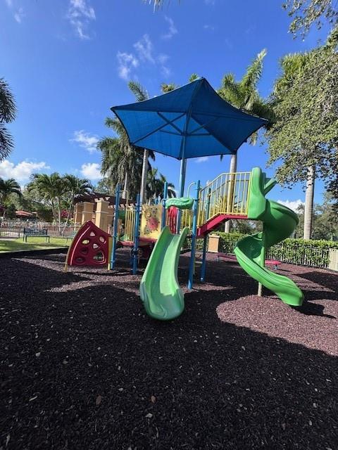 VILLAS AT HARBOR ISLES CO - Residential Lease