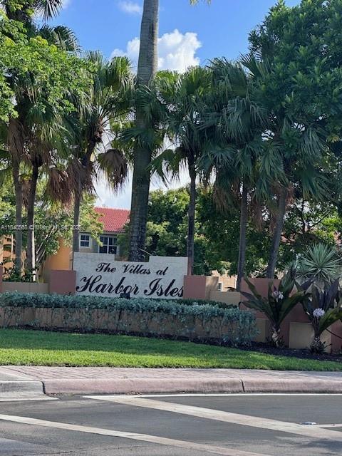 Spacious 3 bedroom 2 and 1/2 bath villa. Great floor plan with 2 patios downstairs and a balcony upstairs with
Garden view. Wood stairs and all the upstairs, tiles downstairs. 1 assigned parking and 1 guest parking
available for residents. Community is perfectly located, close to FLL Airport and major highways. Great amenities.
Minimum credit score 650 as per condo new rules.