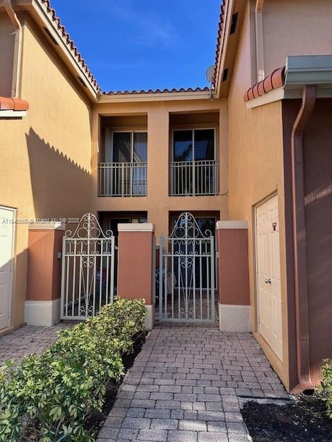 VILLAS AT HARBOR ISLES CO - Residential Lease