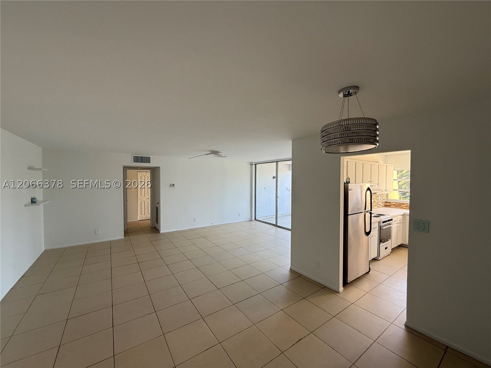 952 NE 199th St 4K, Miami FL 33179