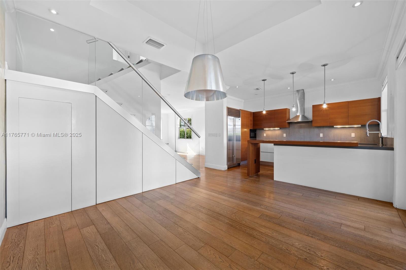 TROPICAL ISLE HOMES SUB 1 - Residential