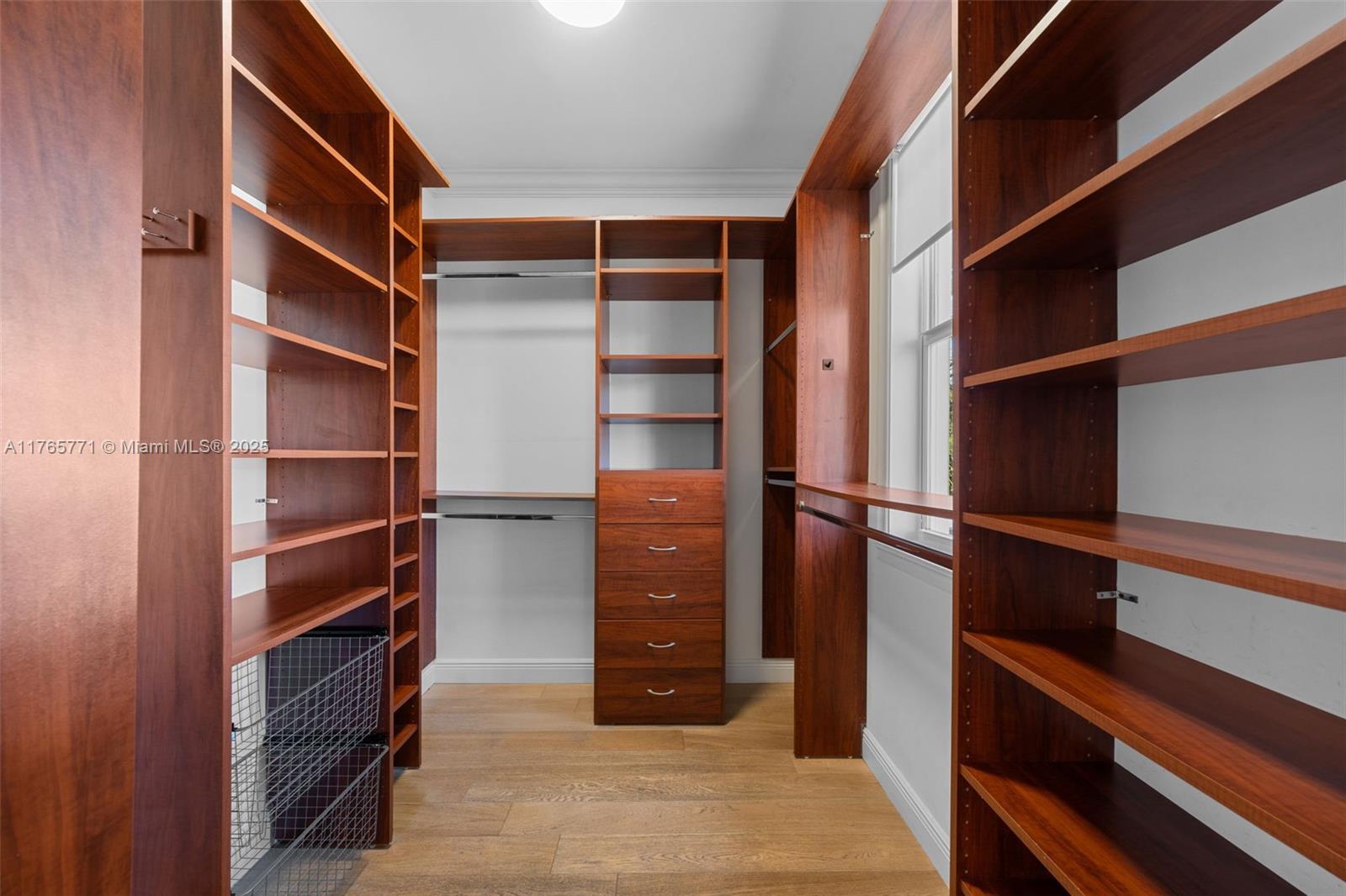 TROPICAL ISLE HOMES SUB 1 - Residential