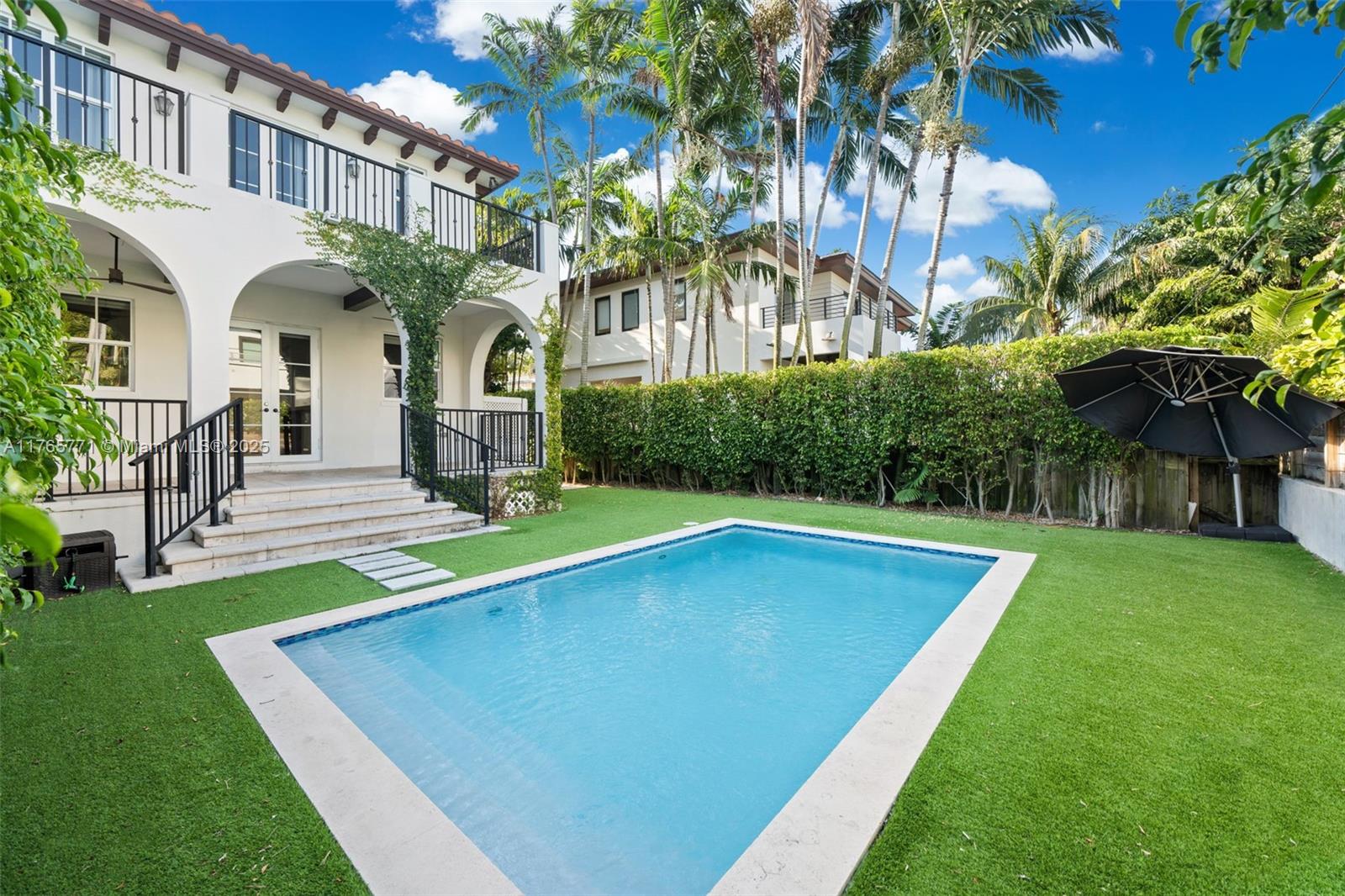 TROPICAL ISLE HOMES SUB 1 - Residential