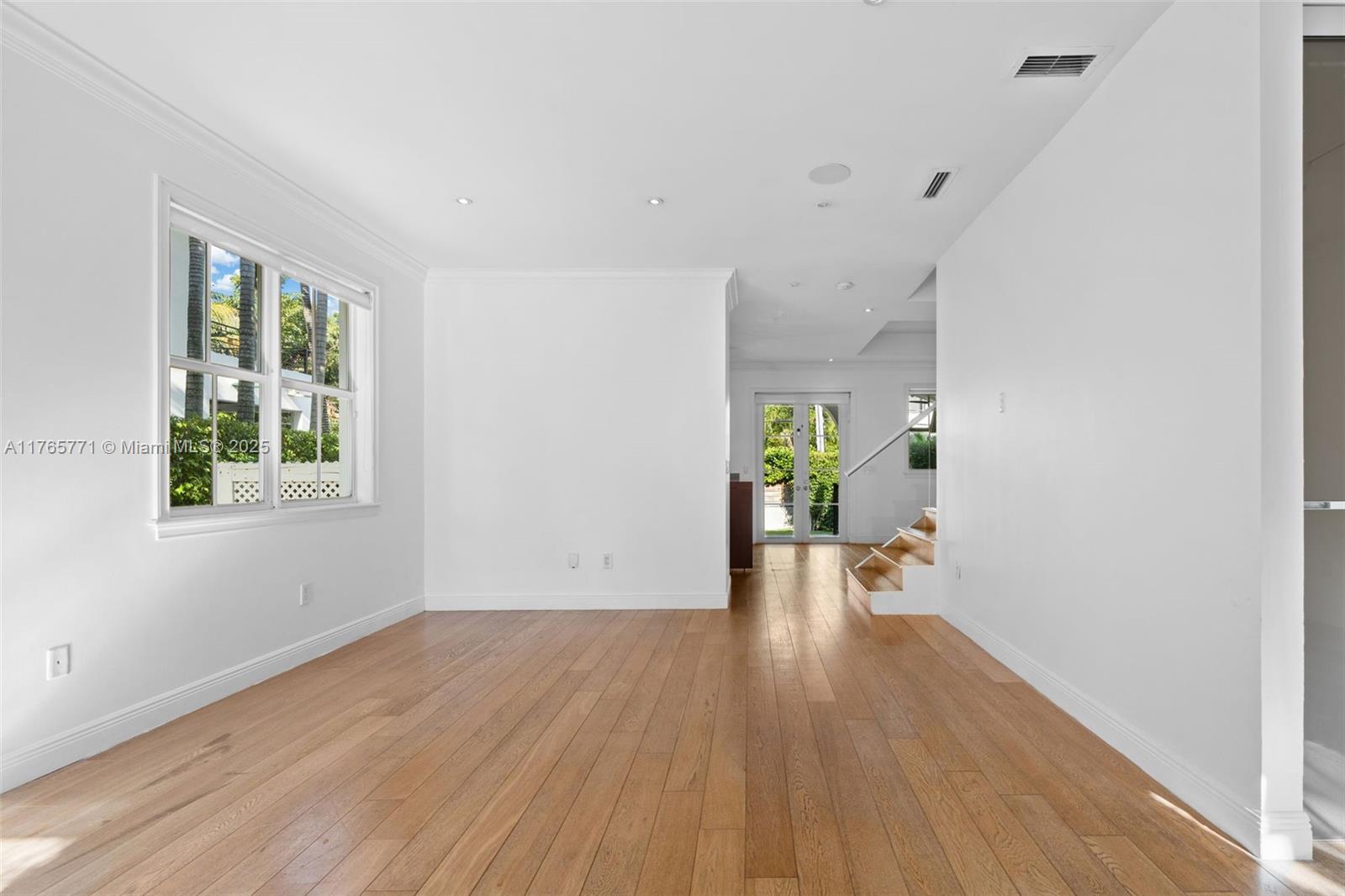 TROPICAL ISLE HOMES SUB 1 - Residential