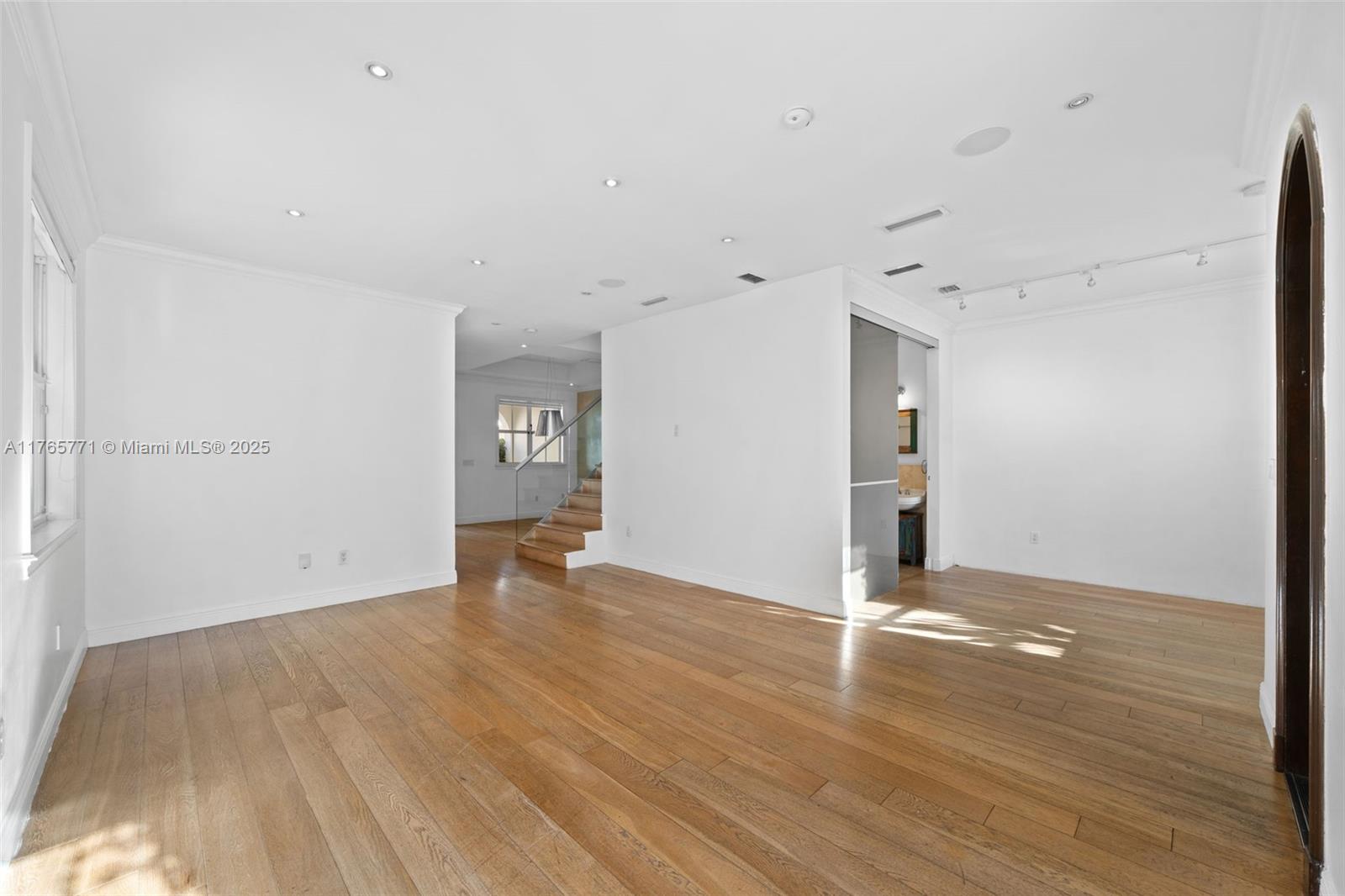 TROPICAL ISLE HOMES SUB 1 - Residential