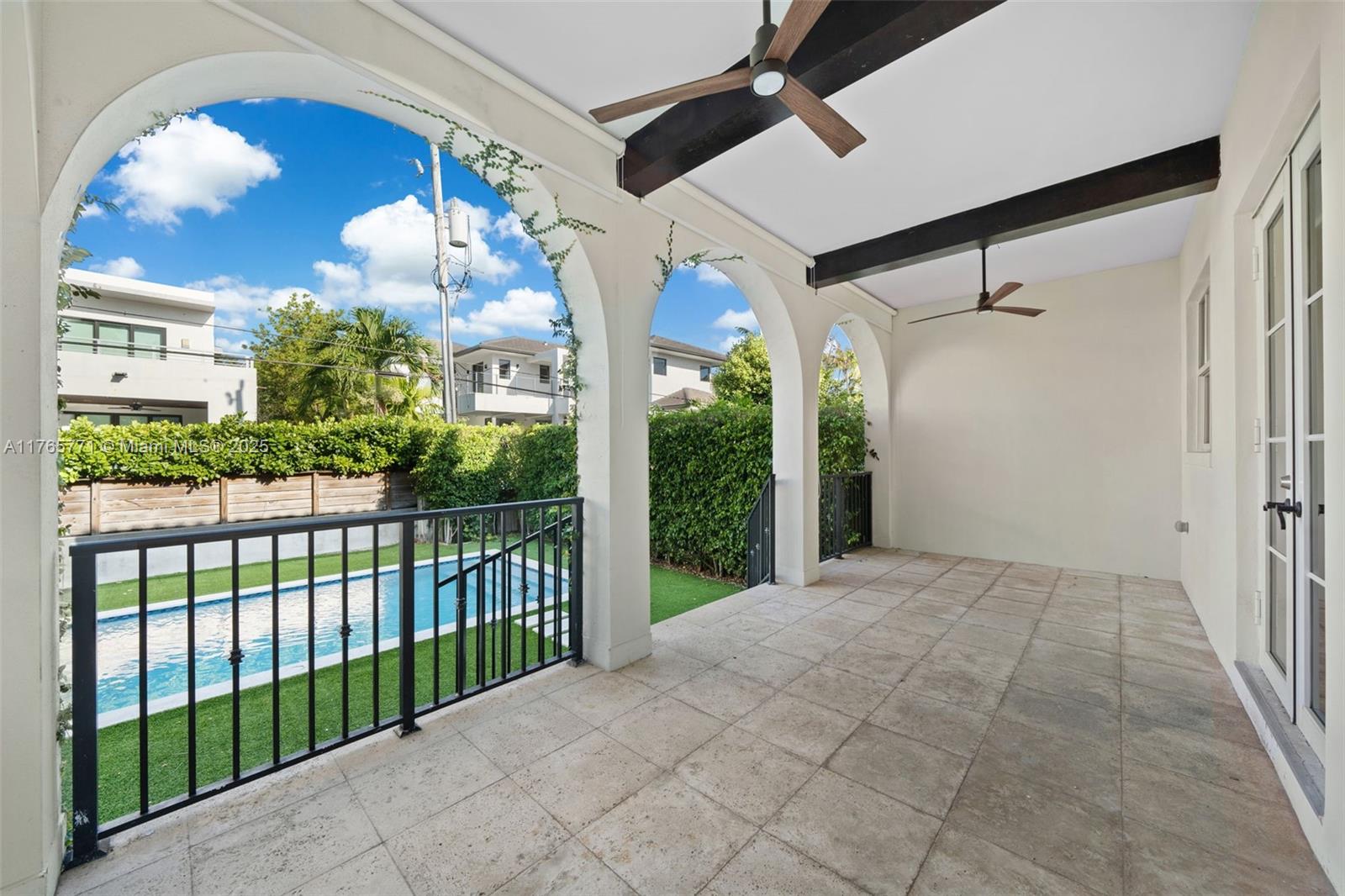 TROPICAL ISLE HOMES SUB 1 - Residential