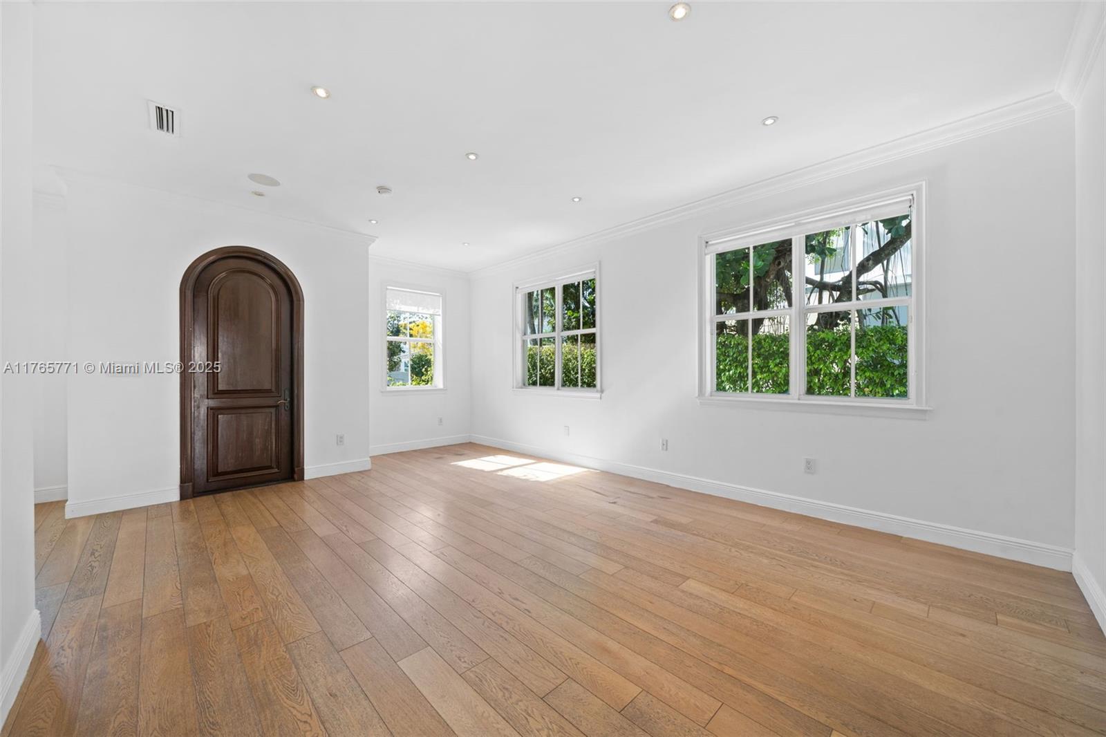 TROPICAL ISLE HOMES SUB 1 - Residential