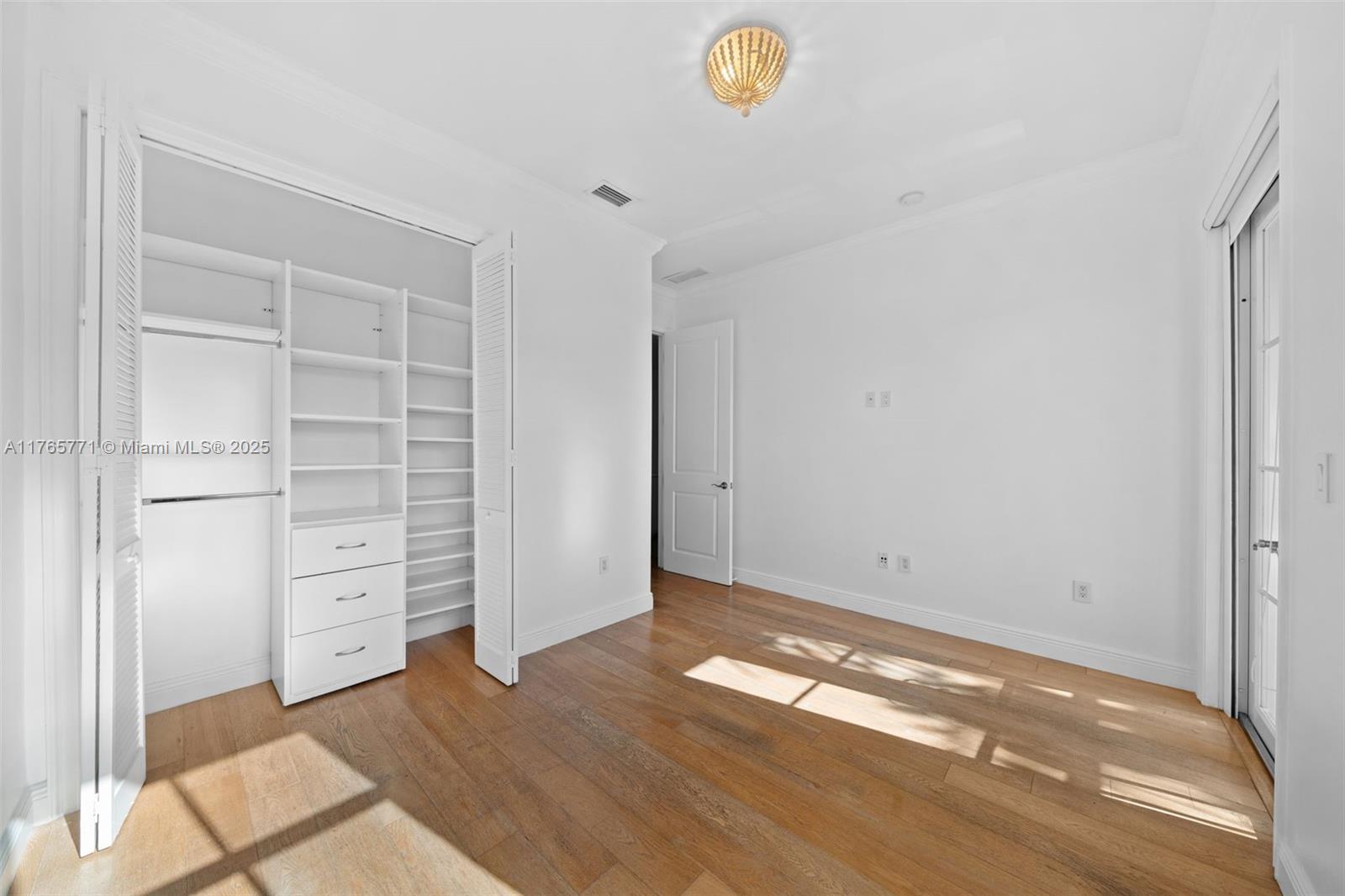 TROPICAL ISLE HOMES SUB 1 - Residential