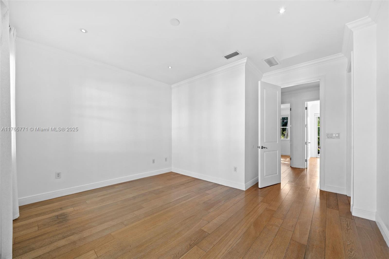 TROPICAL ISLE HOMES SUB 1 - Residential