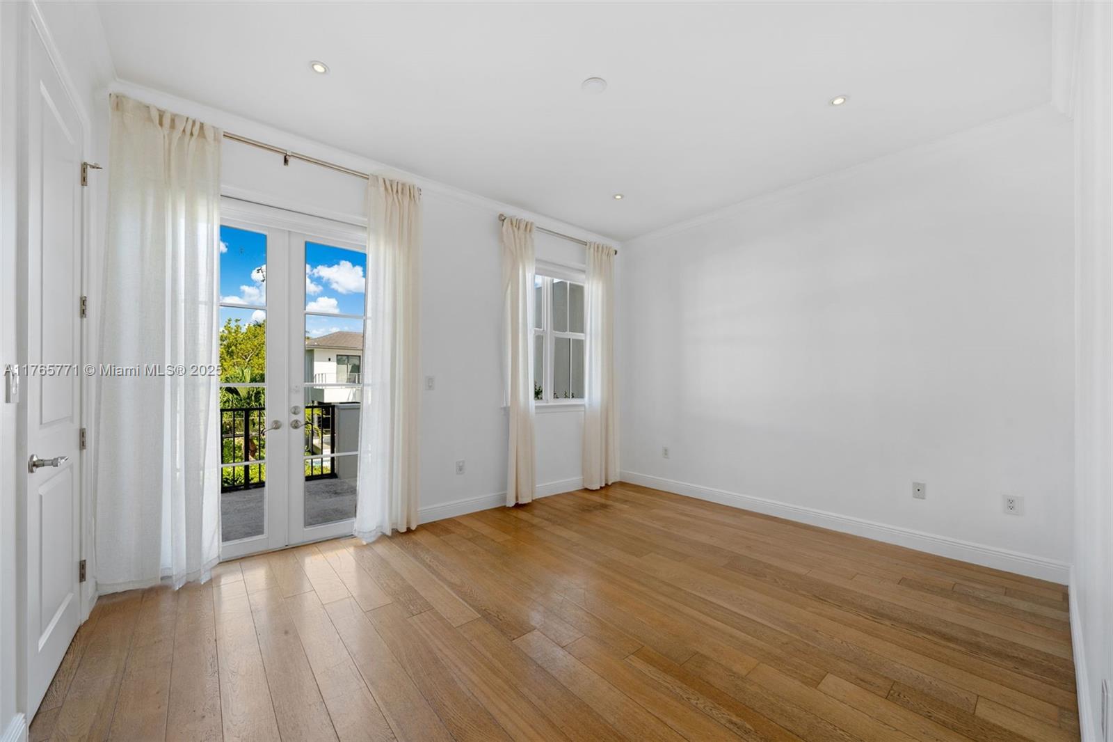 TROPICAL ISLE HOMES SUB 1 - Residential