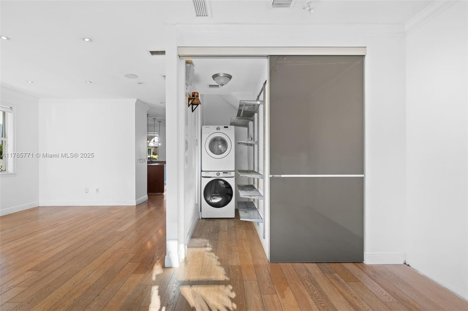 TROPICAL ISLE HOMES SUB 1 - Residential