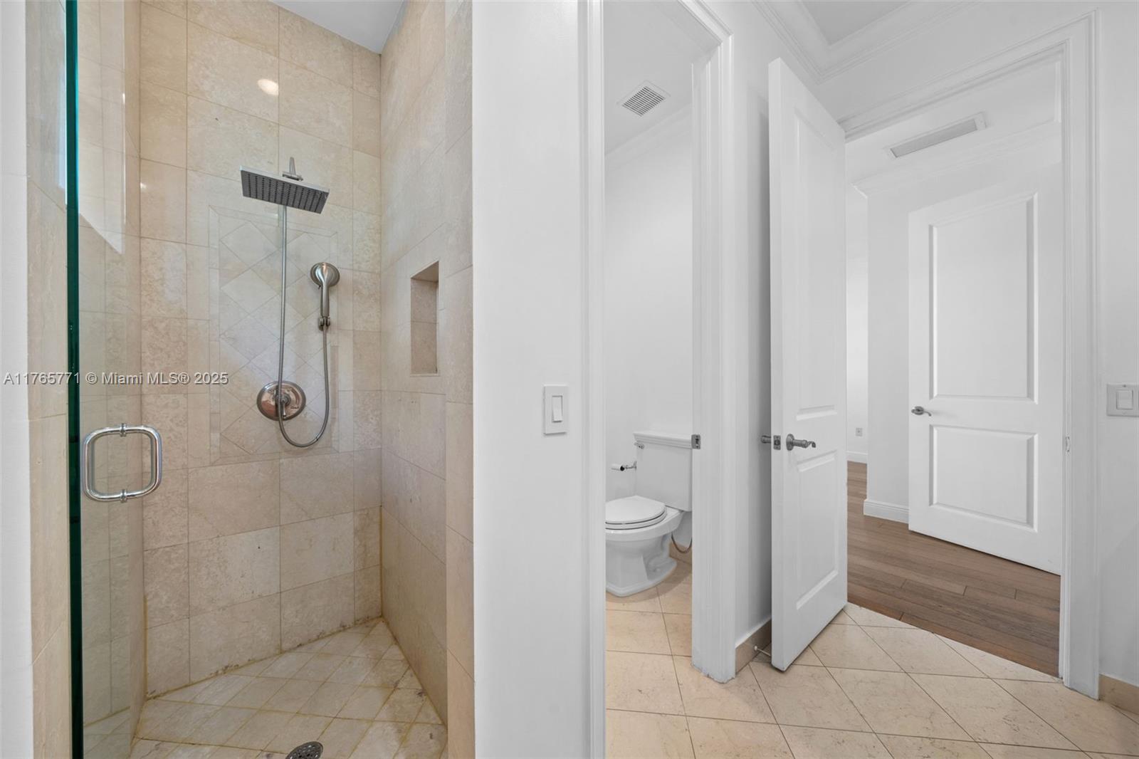 TROPICAL ISLE HOMES SUB 1 - Residential