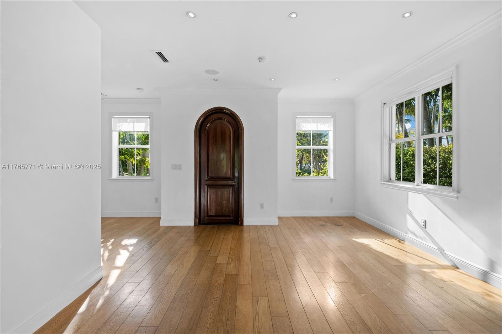 TROPICAL ISLE HOMES SUB 1 - Residential