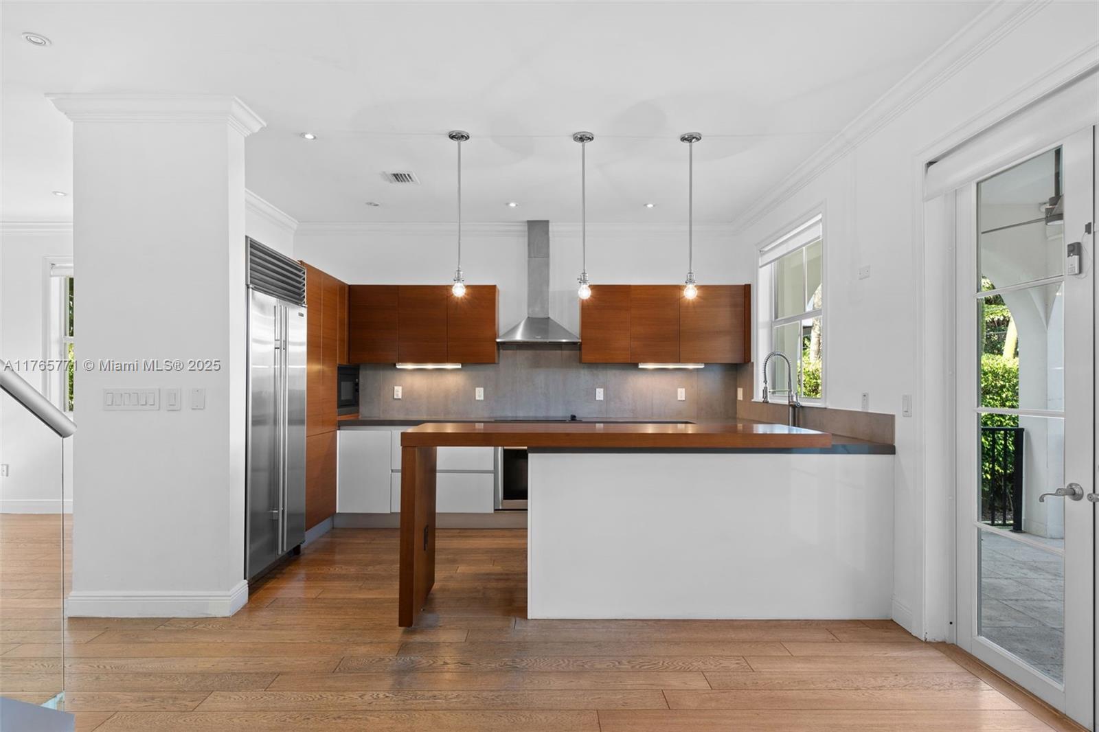 TROPICAL ISLE HOMES SUB 1 - Residential