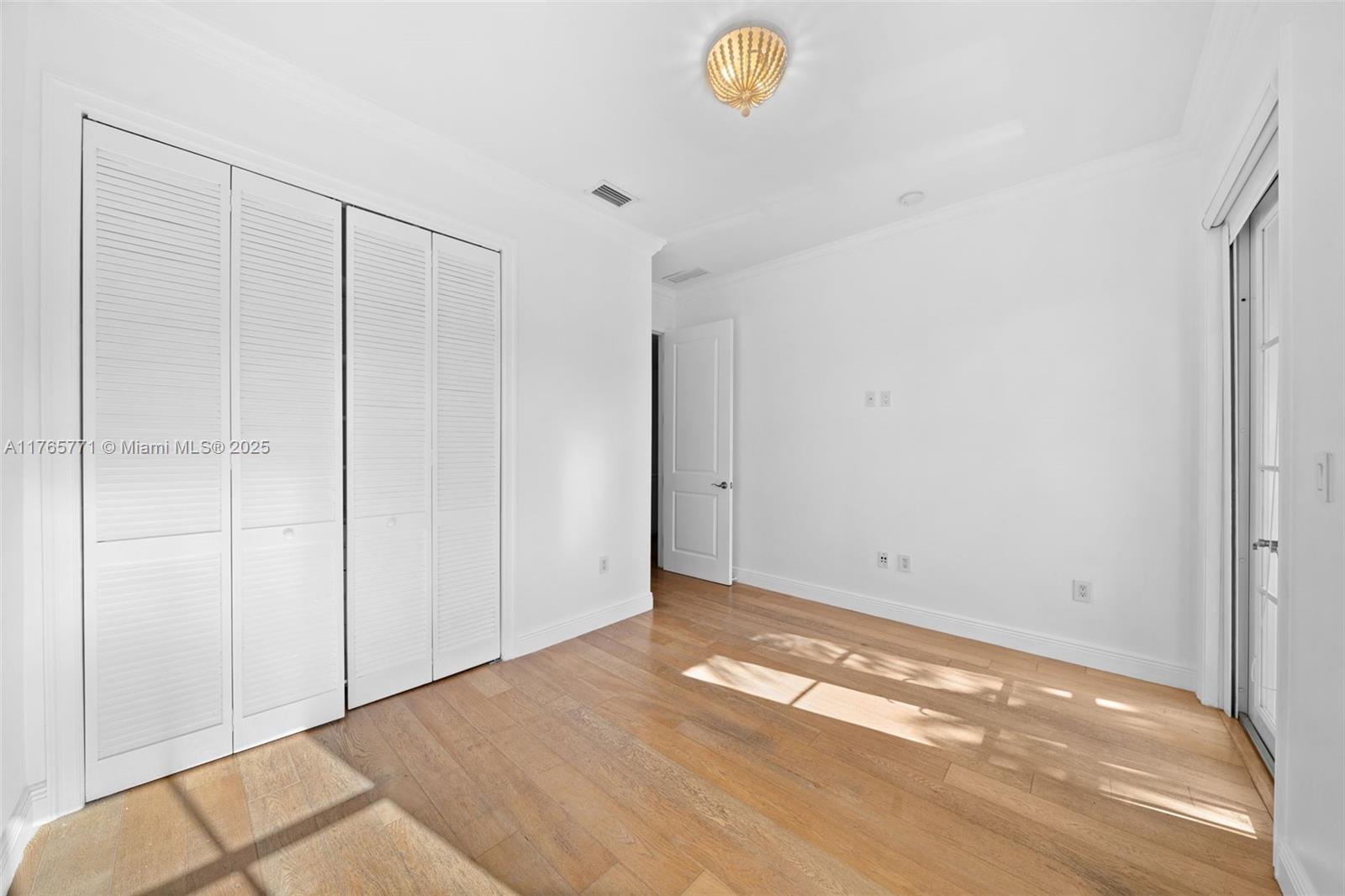 TROPICAL ISLE HOMES SUB 1 - Residential