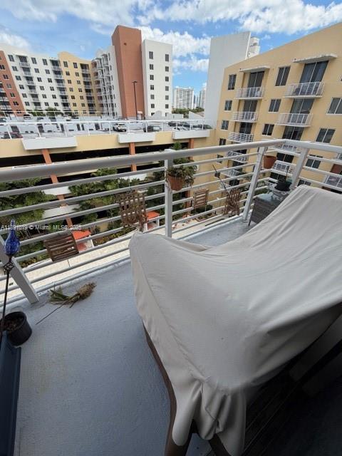 VENTURE AT AVENTURA WEST - Residential Lease