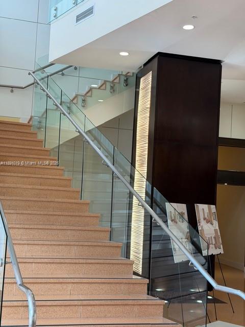 VENTURE AT AVENTURA WEST - Residential Lease
