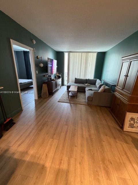 VENTURE AT AVENTURA WEST - Residential Lease