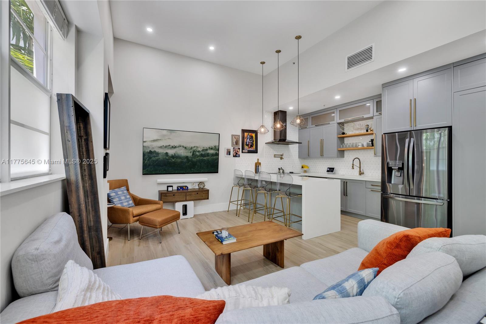 Property for Sale at 935 Euclid Ave 5, Miami Beach, Miami-Dade County, Florida - Bedrooms: 1 
Bathrooms: 1  - $499,000