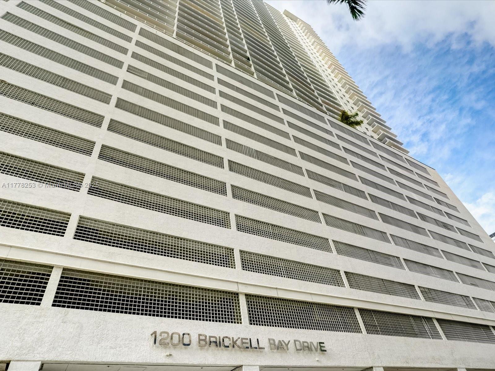 Property for Sale at 1200 Brickell Bay Dr 2314, Miami, Broward County, Florida - Bedrooms: 1 
Bathrooms: 1  - $465,000