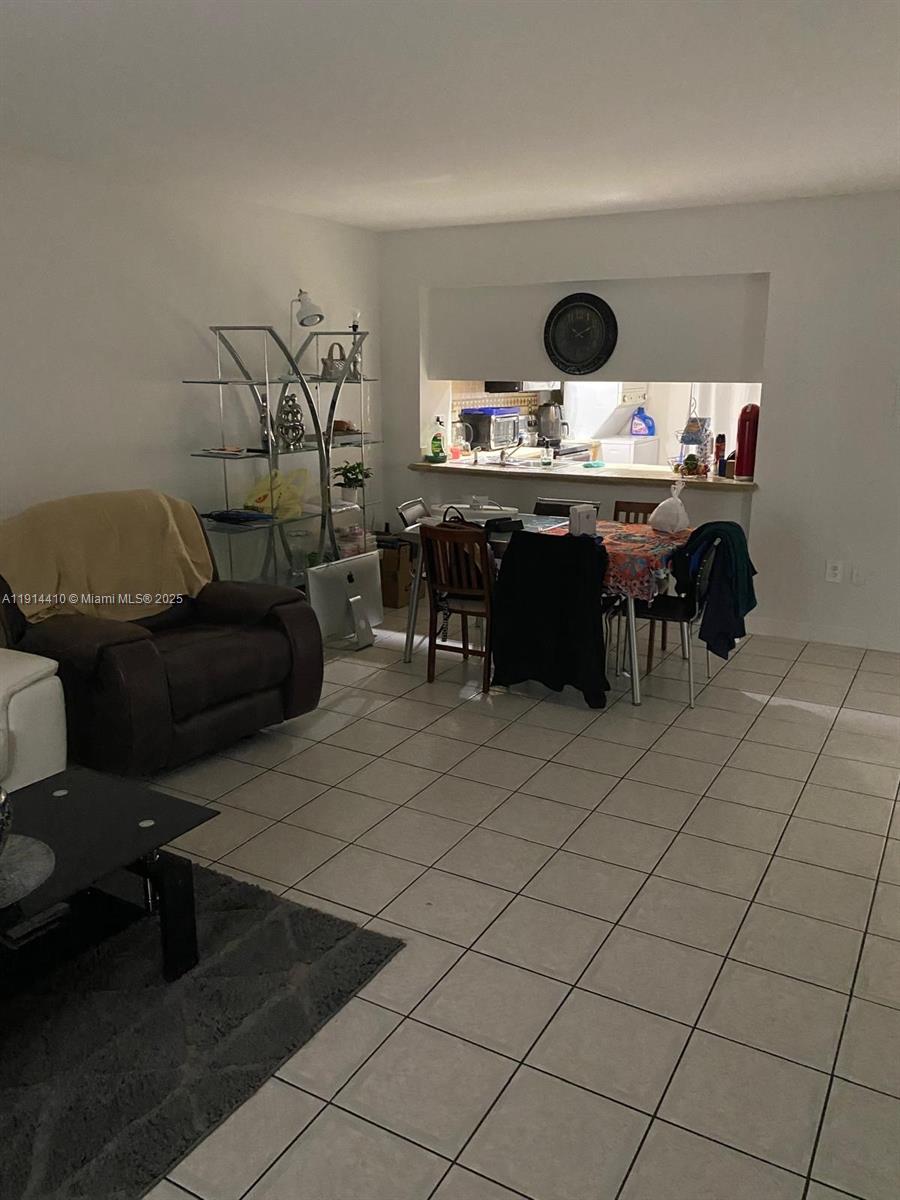 2150 W 60th St 11104