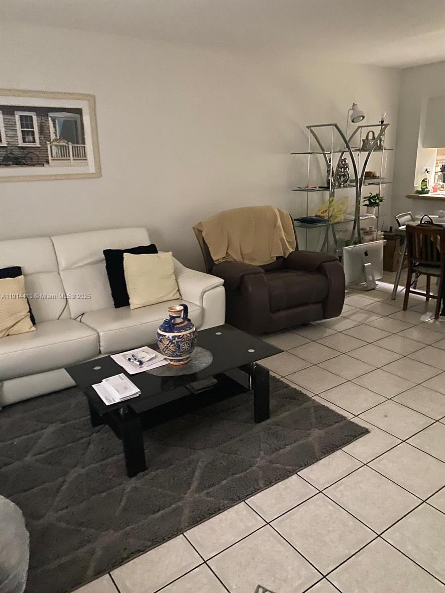 2150 W 60th St 11104