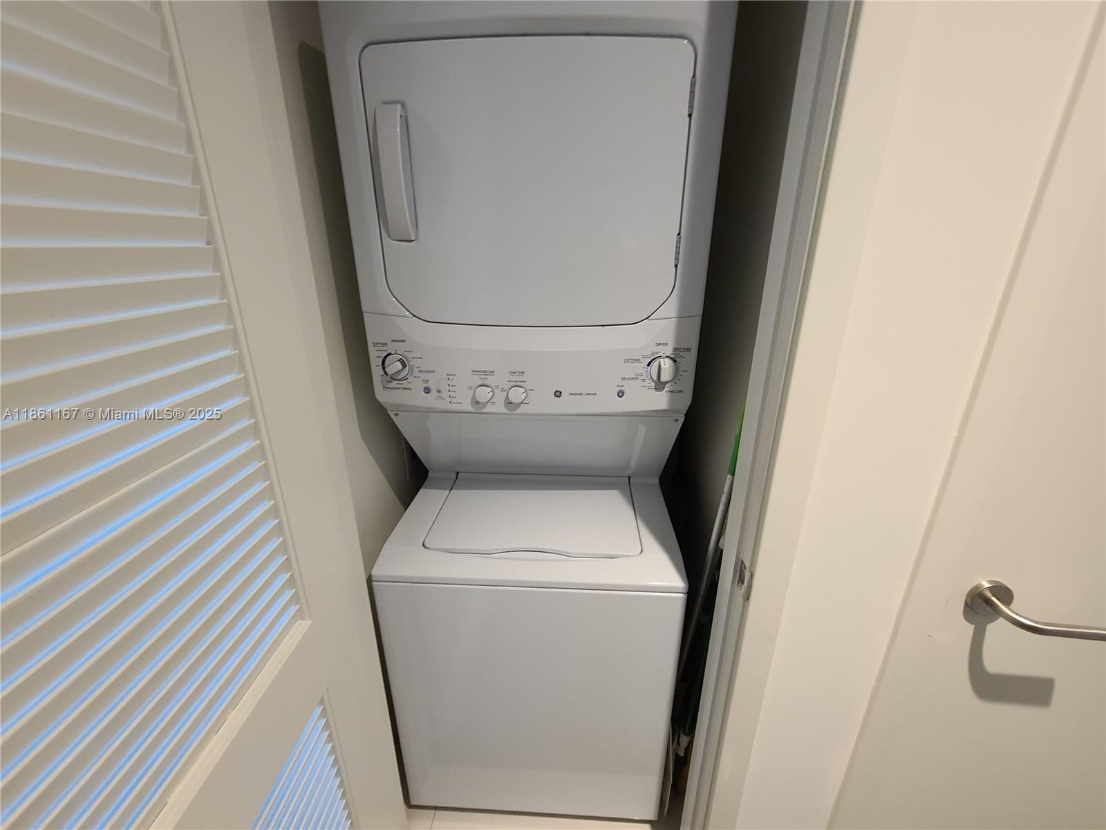 1100 MILLECENTO - Residential Lease