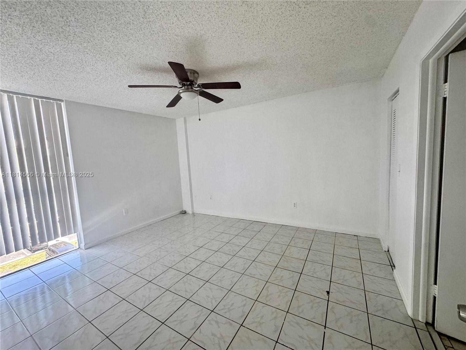 LAS BRISAS@ COUNTRY CLUB - Residential Lease