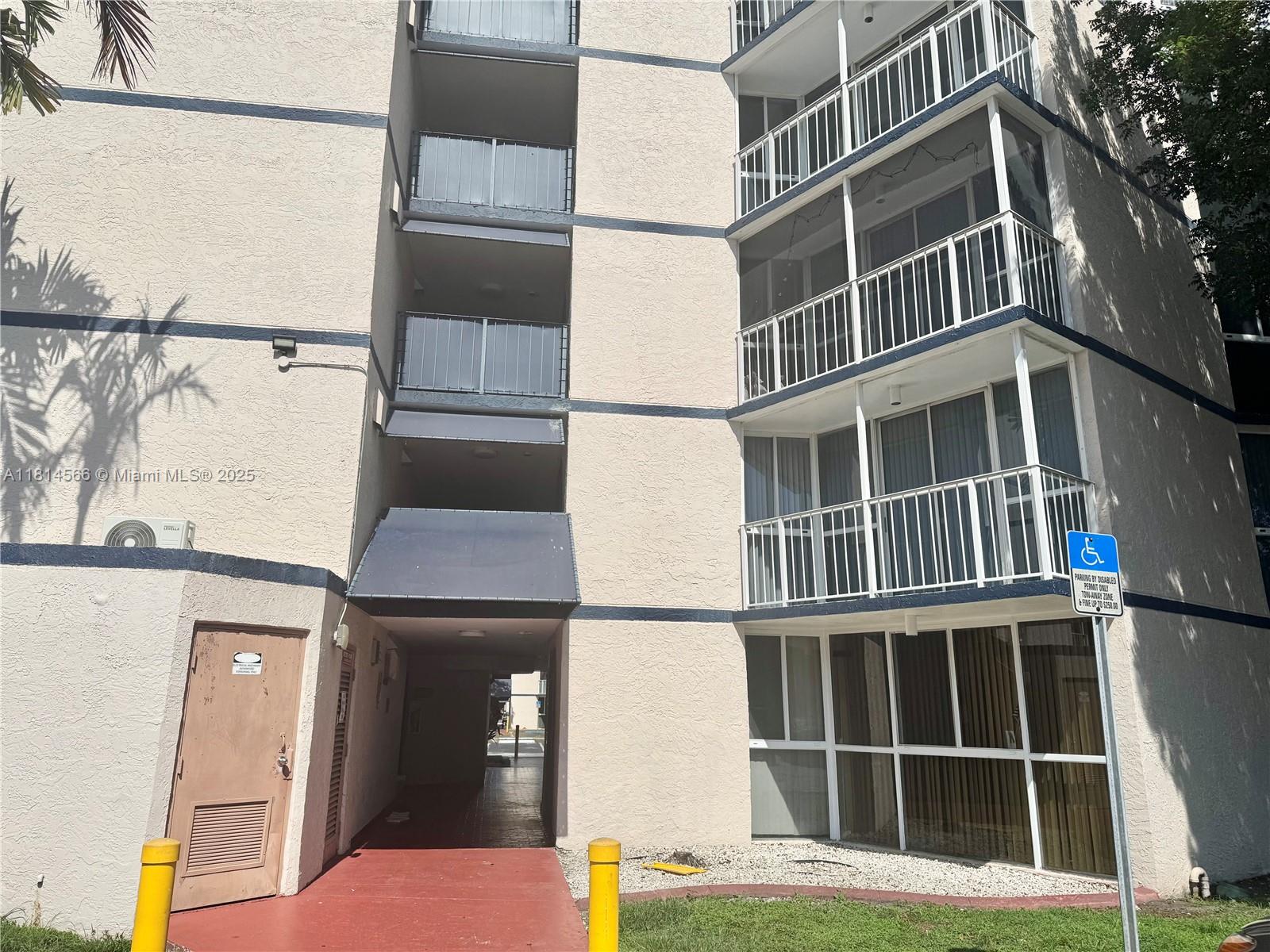 LAS BRISAS@ COUNTRY CLUB - Residential Lease