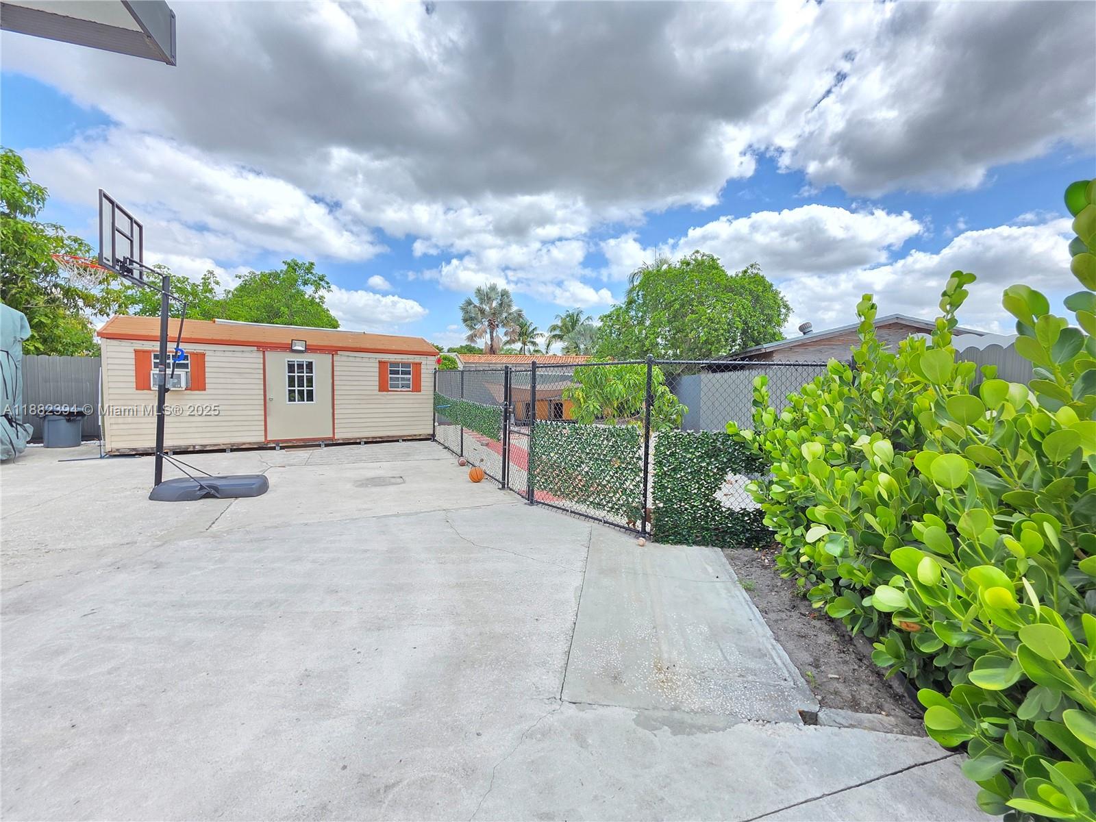 CAROL CITY GDNS 1ST ADDN - Residential